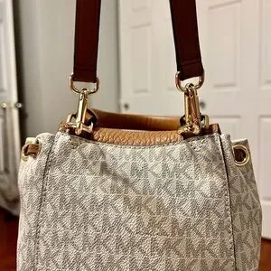 MICHAEL Michael Kors | Bags | Nwt Michael Kors Mk Xs Viv  display picture 3